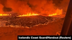 Извержение вулкана Рейкьянес, 19 декабря 2023 года. Источник: Icelandic Coast Guard/Handout (Reuters)