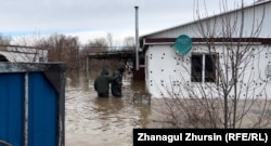 Қобда ауылындағы суда қалған үйлердің бірі. Ақтөбе облысы, 14 наурыз, 2023 жыл.