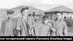 Деревенские пьяницы. Сон. Хакасия. Начало 1950-х