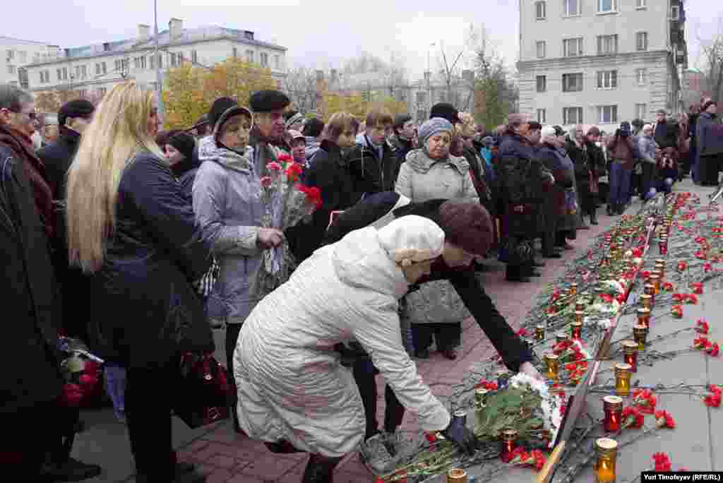 В Москве 26 октября прошла траурная церемония памяти жертв антитеррористической операции в Театральном центре на Дубровке.