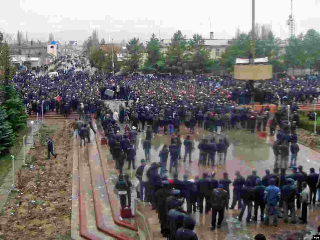 Протесты в Бишкеке, 7 апреля 2010