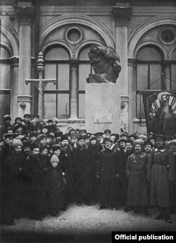 Памятник Софье Перовской у Московского вокзала, 1918