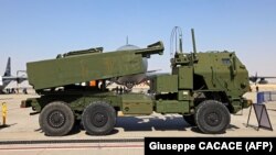 Установка HIMARS на военной выставке в Дубае в ноябре 2021 года