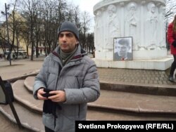 Лев Шлосберг выступает на митинге