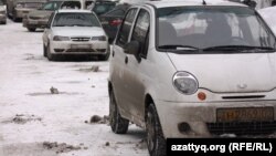 Өзбекстанда шығатын Daewoo көліктері. Алматы, 24 ақпан 2014 жыл. (Көрнекі сурет)