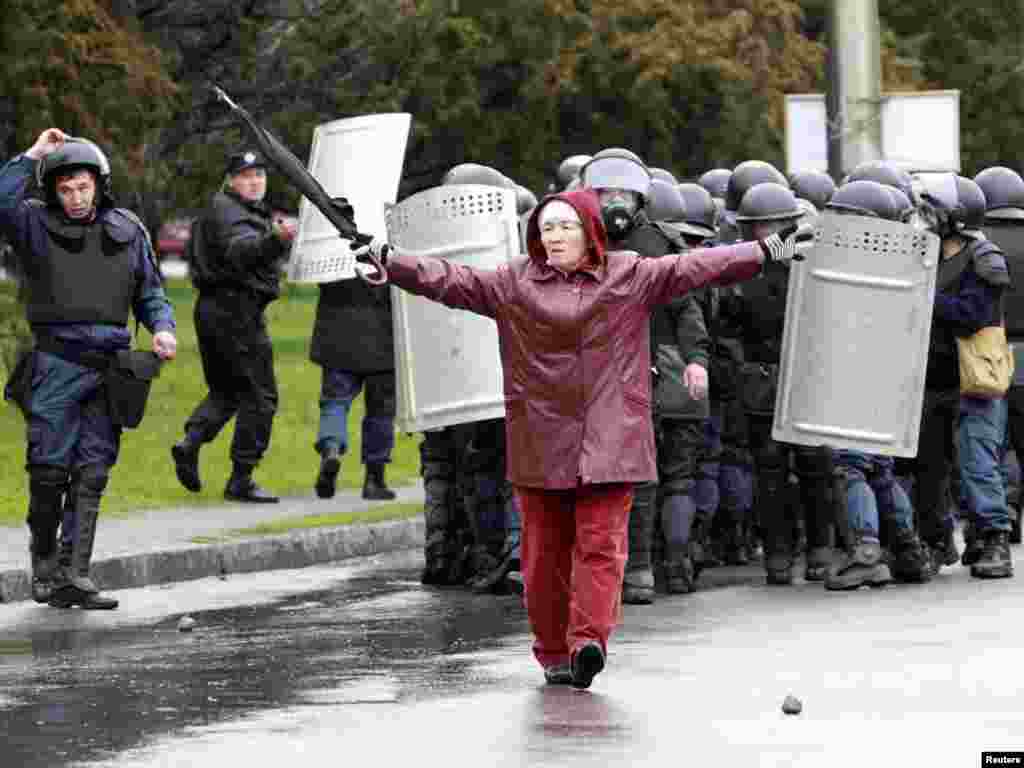 Протесты в Бишкеке, 7 апреля 2010