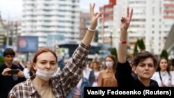 Женщины вышли на демонстрацию против насилия милиции в Беларуси. Минск 20 августа 2020 года